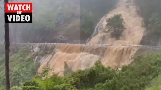 Heavy rain cuts off Waterfall Way, Dorrigo NSW (9 News)