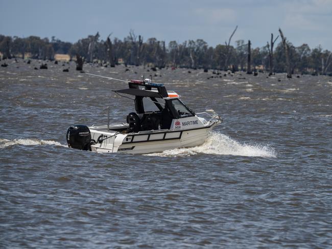 Yarrawonga Victoria, AUSTRALIA - Herald Sun - December 12th, 2020:The search for a 16-year-old boy missing on Lake Mulwala has resumed, as emergency services continue to scour the region.BYLINE -  Simon Dallinger