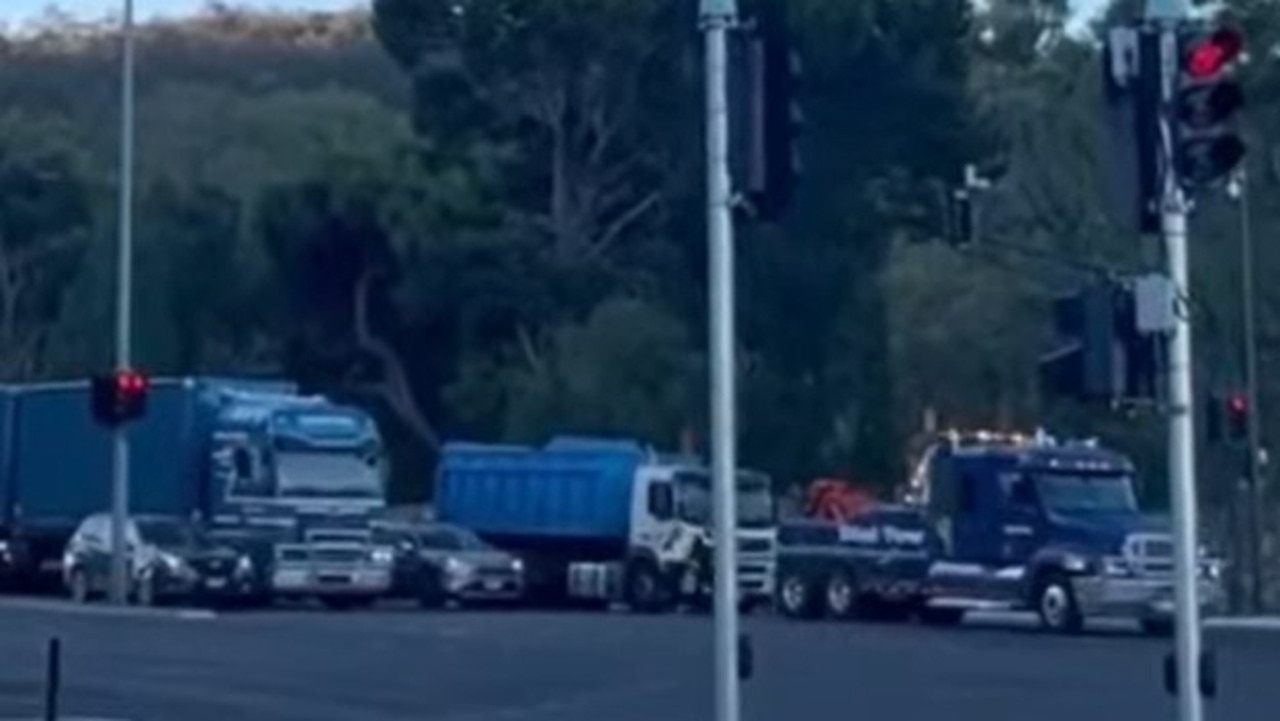 A truck has broken down at the bottom of the South Eastern Freeway causing a bank-up of traffic. Picture: FIVEAA