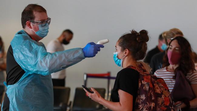 Passengers from Queensland undergoing COVID Screening at Sydney Airport today. Picture: Justin Lloyd