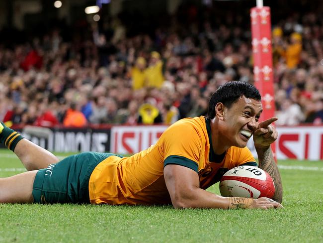 CARDIFF, WALES - NOVEMBER 17: Len Ikitau of Australia celebrates scoring his team's seventh try during the Autumn Nations Series 2024 match between Wales and Australia at the Principality Stadium on November 17, 2024 in Cardiff, Wales. (Photo by David Rogers/Getty Images)