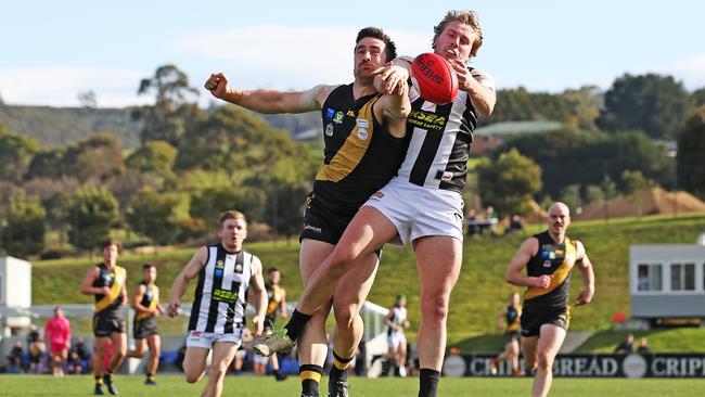 Tiger Jarryd Dew and Magpie Matthew Joseph compete for the ball. Picture: ZAK SIMMONDS