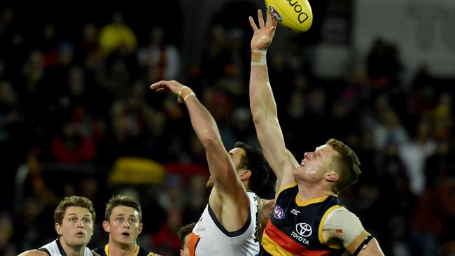 Reilly O'Brien looks like he’s the new No. 1 ruckman for the Crows. Picture: Sam Wundke/AAP