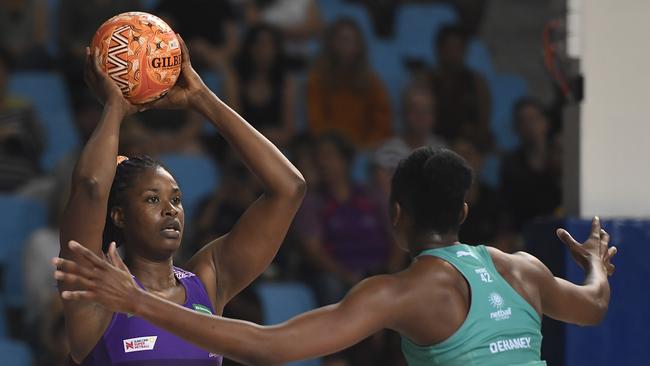 CAIRNS, AUSTRALIA – SEPTEMBER 20: Romelda Aiken of the Firebirds looks to pass the ball past Kadie-Ann Dehaney of the Vixens during the round 13 Super Netball match between the Melbourne Vixens and the Queensland Firebirds at the Cairns Pop Up Arena on September 20, 2020 in Cairns, Australia. (Photo by Ian Hitchcock/Getty Images)