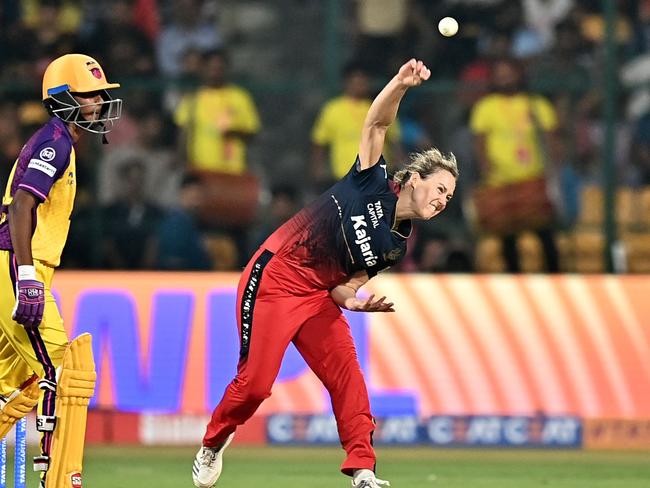 Royal Challengers Bangalore's Ellyse Perry bowls during the Women's Premier League (WPL) Twenty20 cricket match between Royal Challengers Bangalore and UP Warriorz at the Chinnaswamy Stadium in Bengaluru on February 24, 2024. (Photo by Idrees MOHAMMED / AFP)