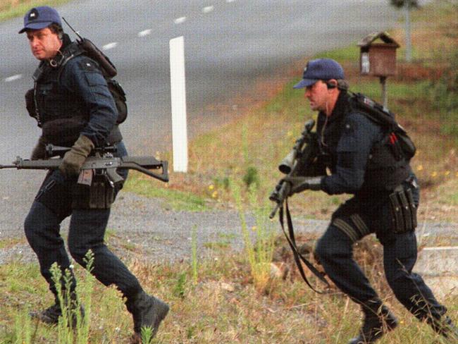 Special Operations police run for cover at the shooting scene near historic Port Arthur. picrobin/lane 28 Apr 1996 Crime Tas massacre murder