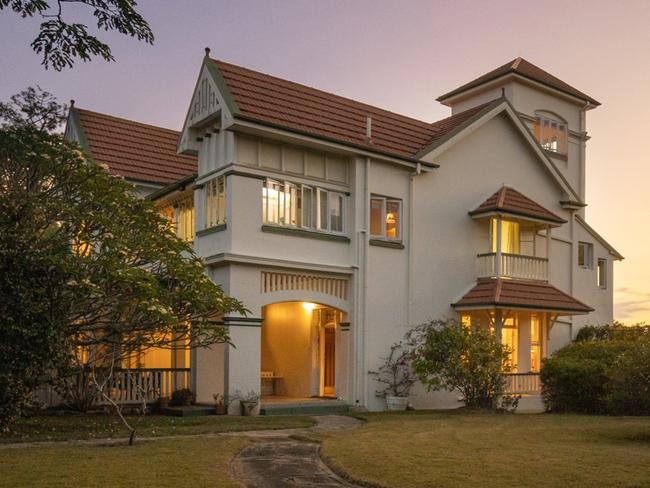 QLD REAL ESTATE: 15 Molonga Tce, Graceville 'The Gables'