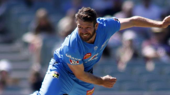 Michael Neser charges in for Adelaide Strikers.