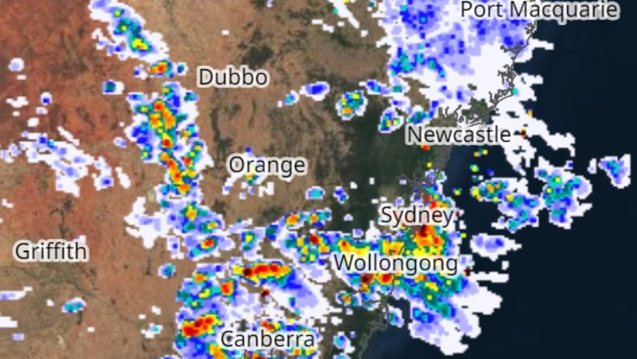 Severe storms smashing Sydney