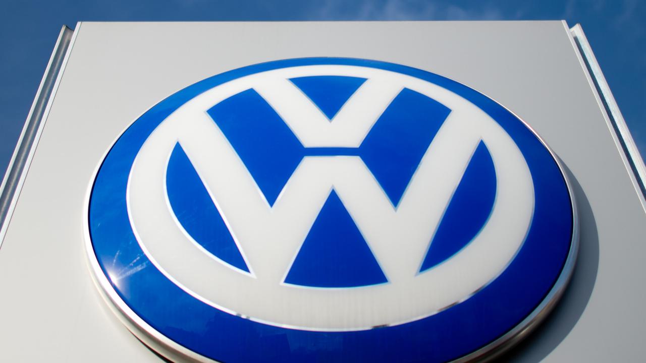 (FILES) This file photo taken on February 20, 2014 shows the German car maker Volkswagen logo displayed at a car dealer in Hanover. - German prosecutors searched car giant Volkswagen's offices on December 3, 2019 over the long-running 