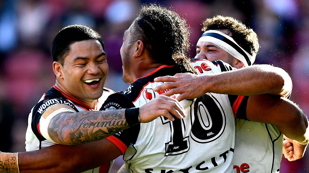 Agnatius Paasi is congratulated by Warriors teammates. (Photo by Bradley Kanaris/Getty Images)