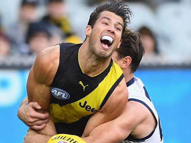 MELBOURNE, AUSTRALIA - JUNE 17:  Alex Rance of the Tigers handballs whilst being tackled by Tom Hawkins of the Cats during the round 13 AFL match between the Geelong Cats and the Richmond Tigers at Melbourne Cricket Ground on June 17, 2018 in Melbourne, Australia.  (Photo by Quinn Rooney/Getty Images)