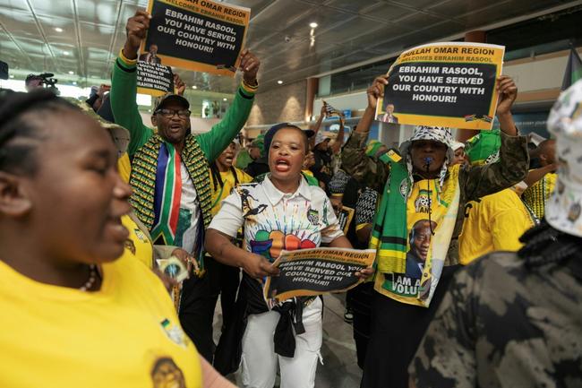 Hundreds of supporters packed the Cape Town International Aiport to welcome the expelled ambassador