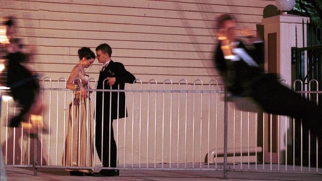 DECEMBER 31, 1999 : Nicole Medway and Joshua Hinewood at the the new year's eve Bachelors & Spinsters Ball in Brisbane 31/12/99. pic Patrick Hamilton. Queensland