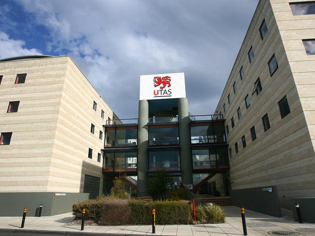 International students studying at the University of Tasmania (UTAS), Sandy Bay campus