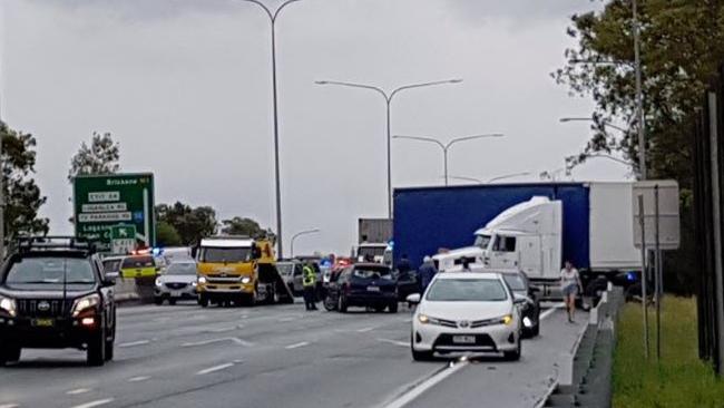 Queensland traffic: Multi-vehicle crash blocks Pacific Motorway’s ...