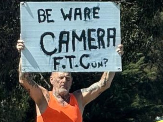 Man’s roadside sign divides Aussies