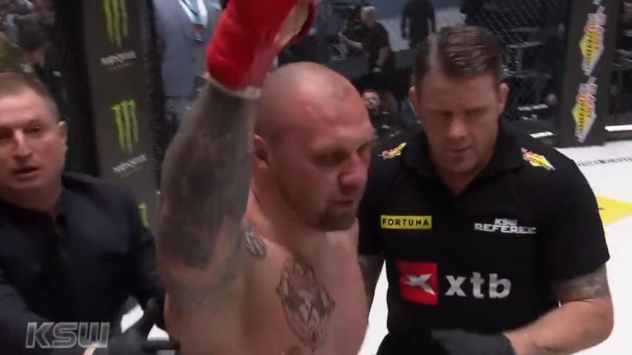 Krzysztof Głowacki celebrates his win at KSW Colosseum 2.