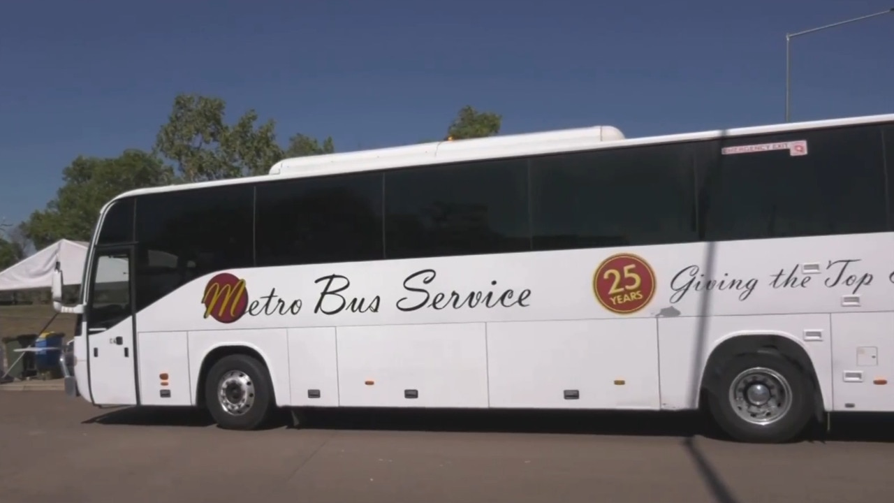 First busloads of repatriated Australians from India arrive at Howard Springs