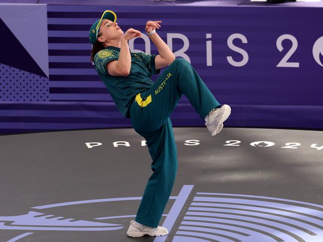 PARIS, FRANCE - AUGUST 09: B-Girl Raygun of Team Australia competes during the B-Girls Round Robin - Group B on day fourteen of the Olympic Games Paris 2024 at Place de la Concorde on August 09, 2024 in Paris, France. (Photo by Ezra Shaw/Getty Images)