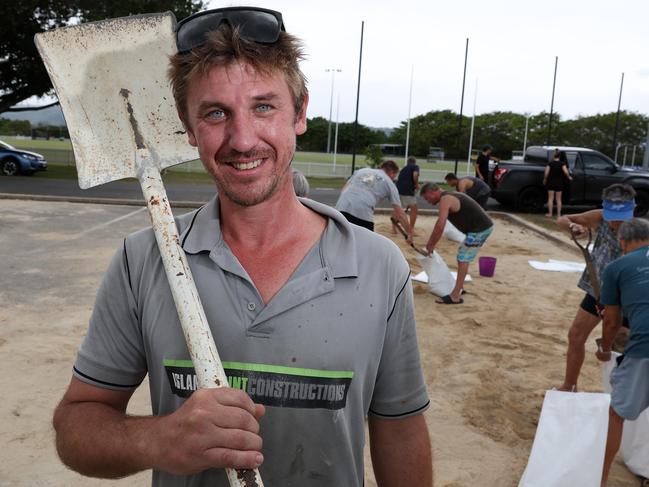 Adam Howard joins other Port Douglas residents making sandbags. Picture: Liam Kidston