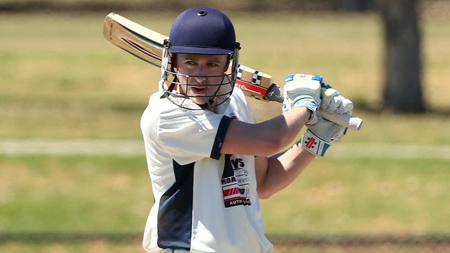 Parkdale’s Greg Galloway batting against Bentleigh last season.