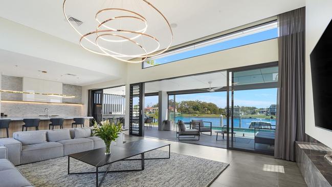 8840 The Point Ct Sanctuary Cove sold for $6m