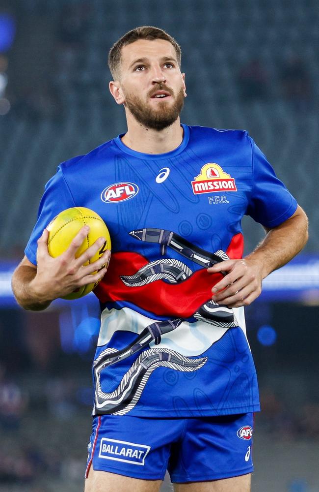 Marcus Bontempelli will fit nicely into many SuperCoaches trade plans. Picture: Dylan Burns/AFL Photos via Getty Images.