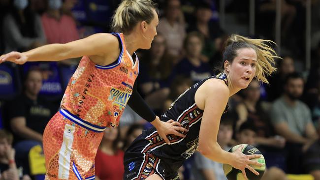 Keely Froling in action for the Flames. Photo: Getty Images