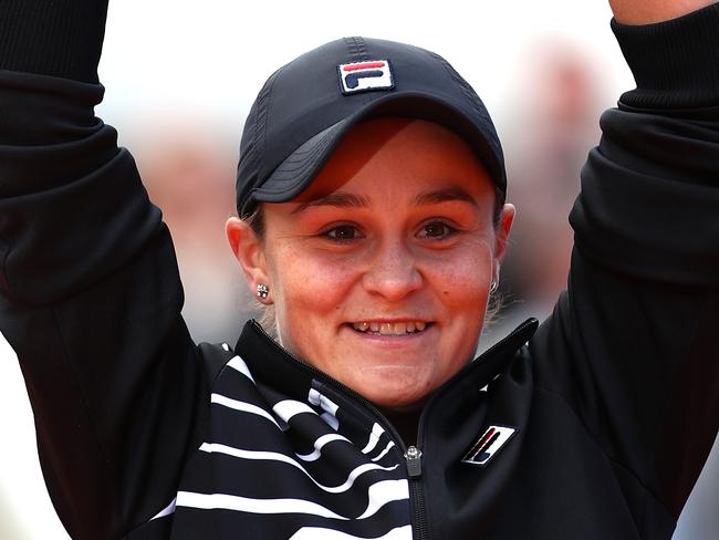 PARIS, FRANCE - JUNE 08: Ashleigh Barty of Australia celebrates victory with the trophy following the ladies singles final against Marketa Vondrousova of The Czech Republic during Day fourteen of the 2019 French Open at Roland Garros on June 08, 2019 in Paris, France. (Photo by Clive Brunskill/Getty Images)