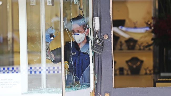 Police collect evidence from scene of a robbery at Holloway Diamonds, Camberwell. Picture: Tim Carrafa