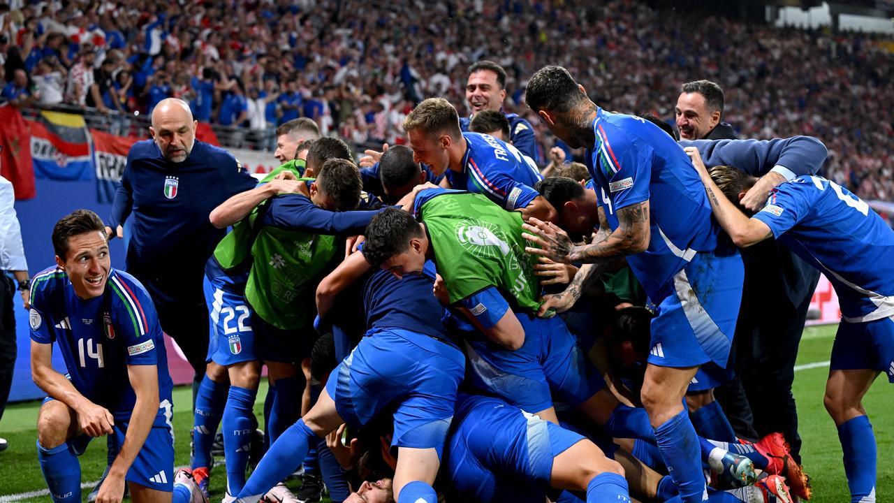 Mattia Zaccagni of Italy celebrates with teammates. (Photo by Claudio Villa/Getty Images for FIGC)