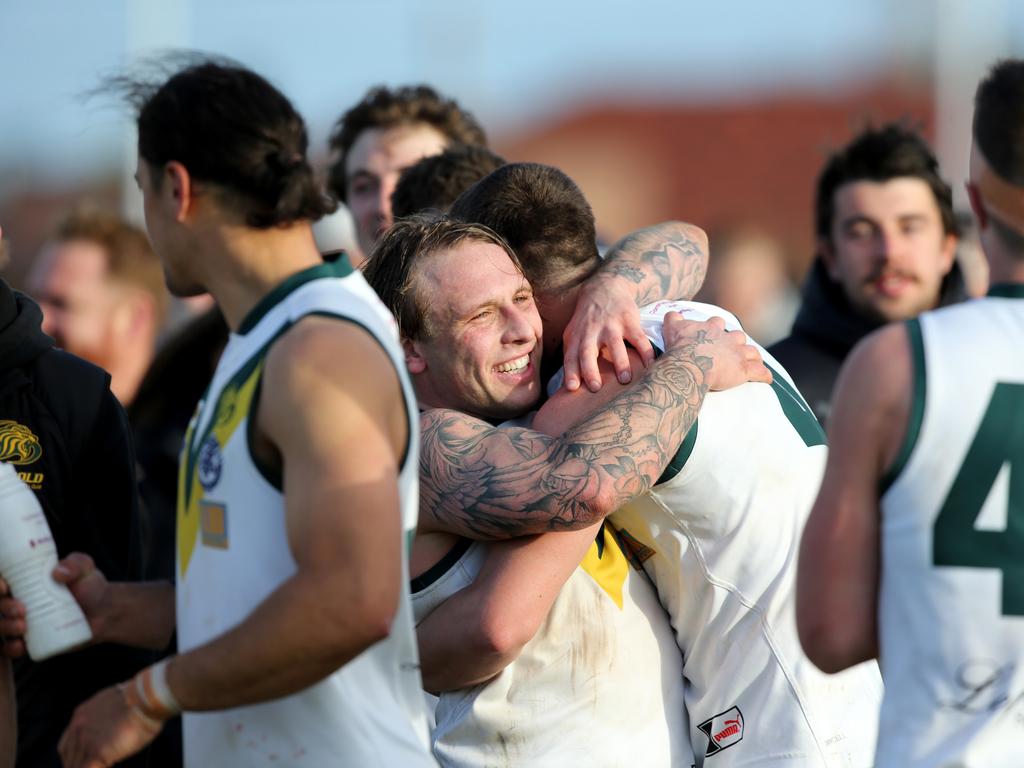 GFL Preliminary Final: Connor Giddings Kicks Goal After The Siren To ...