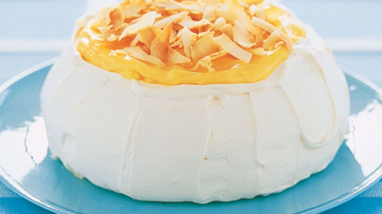 Lemon curd pavlova