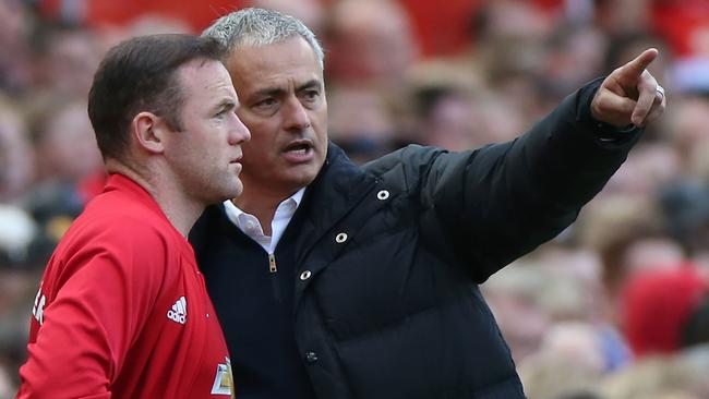 Jose Mourinho (R) gives instructions to Manchester United's English striker Wayne Rooney.