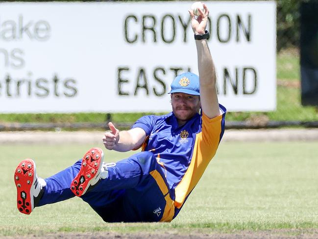 VSDCA 2022-23: Croydon v Williamstown at Croydon Oval, December 10,2022.  Jack R Craig of Williamstown makes the catch to dismiss Steven Wright of Croydon .Picture : George Salpigtidis