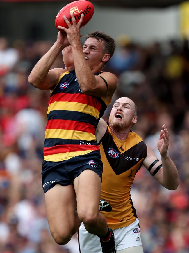 Crow Tom Doedee marks strongly in front of former Hawk Jarryd Roughead. Picture: James Elsby (AFL Photos).