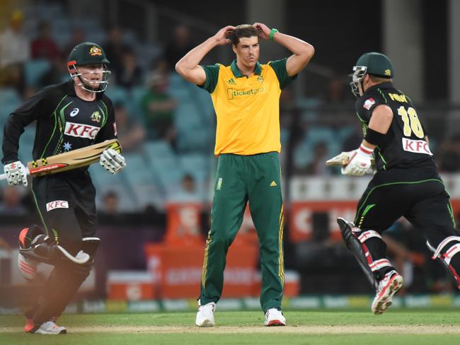 South Africa's Marchant De Lange (C) reacts to a missed chance against Australia.