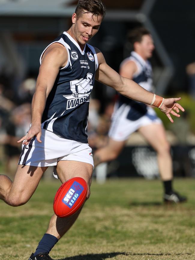 Braden Ferrari in action for Hoppers Crossing. Picture: Local Legend Photography