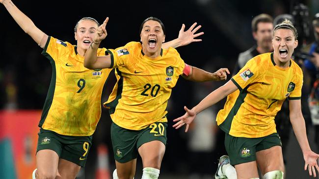 Sam Kerr, Caitlin Foord and Steph Catley of Australia celebrate the team’s victory in the quarterfinal match between Australia and France at Brisbane Stadium on August 12, 2023 in Brisbane, Australia. (Photo by Quinn Rooney/Getty Images )