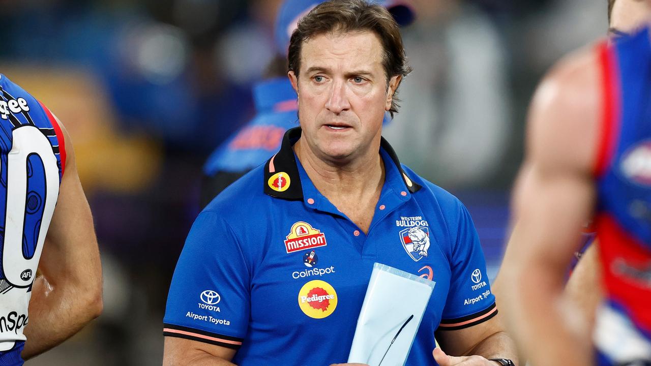 MELBOURNE, AUSTRALIA - JULY 07: Luke Beveridge, Senior Coach of the Bulldogs addresses his players during the 2023 AFL Round 17 match between the Western Bulldogs and the Collingwood Magpies at Marvel Stadium on July 7, 2023 in Melbourne, Australia. (Photo by Michael Willson/AFL Photos via Getty Images)