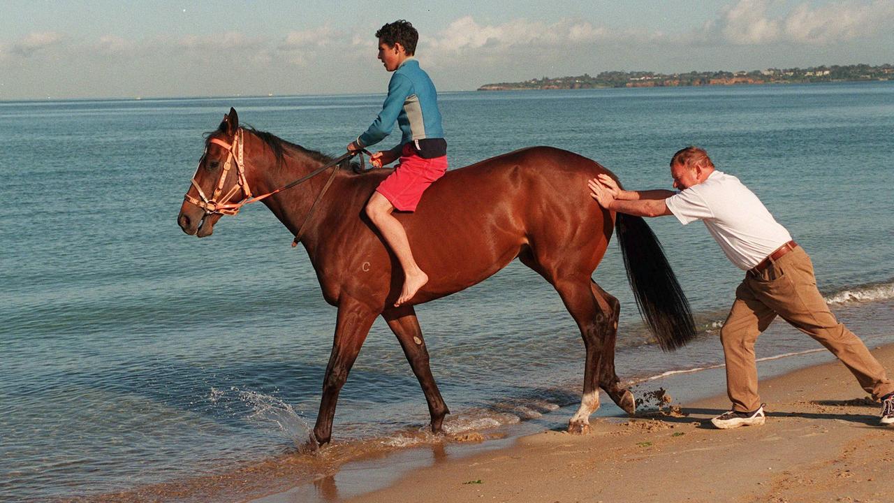 Redoubts Choice gets a shove from trainer Rick Hore-Lacy at Mordialloc beach. f/l. 1 October 1999.
  /racing         /racehorses
  .