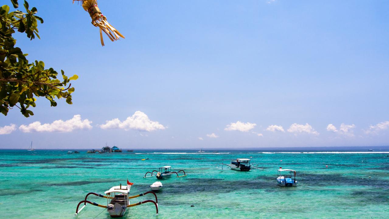 The stunning island of Lembongan is one of the nicest places for diving, snorkelling and surfing in Indonesia.