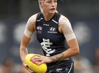 Tayla Harris of the Blues looks upfield during the Round 6 AFLW match between the Carlton Blue and the Brisbane Lions at Ikon Park in Melbourne, Sunday, March 10, 2019. (AAP Image/Daniel Pockett) NO ARCHIVING, EDITORIAL USE ONLY. Picture: DANIEL POCKETT