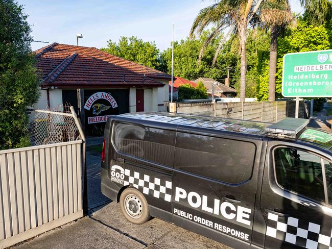 Tiny House being removed by Viper force and sifting below it for evidence, Bikies - Hells Angels clubhouse in Alphington.