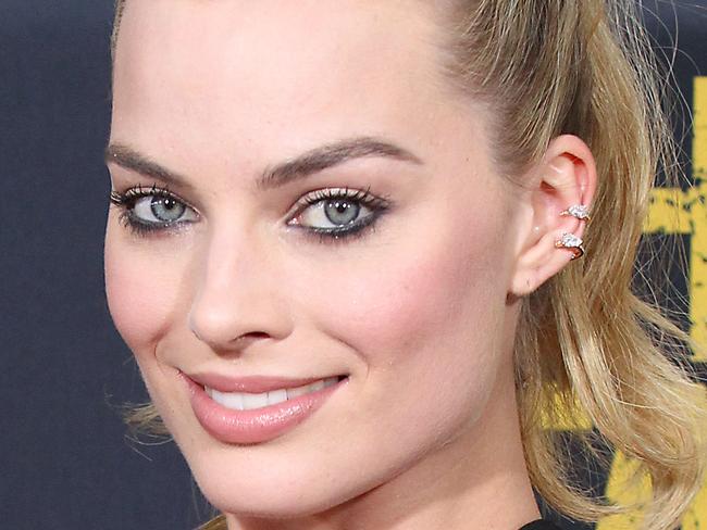 Margot Robbie at the World Premiere of Whiskey Tango Foxtrot at AMC Loews Lincoln Square in New York City Pictured: Margot Robbie Ref: SPL1235005 010316 Picture by: Jennifer Mitchell / Splash News Splash News and Pictures Los Angeles: 310-821-2666 New York: 212-619-2666 London: 870-934-2666 photodesk@splashnews.com