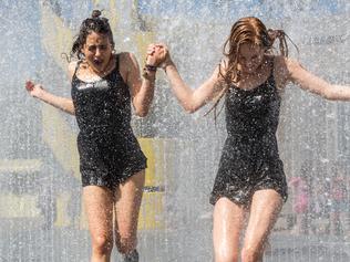 LONDON, ENGLAND - JUNE 30: People cool off in a fountain outside the Southbank Centre on June 30, 2015 in London, England. The UK is currently experiencing a heatwave, with temperatures of 35 degree celsius forecast tomorrow in some parts of the country. The extreme heat has already seen train cancellations and a health warning has been issued. (Photo by Rob Stothard/Getty Images)