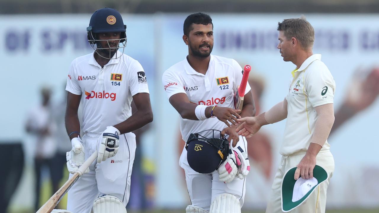 Dinesh Chandimal is congratulated by David Warner end of the day during day three of the Second Test in Galle, Sri Lanka. Photo: Getty Images