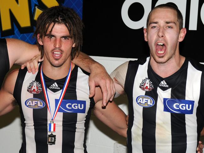 2011 Anzac Day match. Collingwood v Essendon. MCG. Leon Davis, Jolly, Scott Pendlebury and Nick Maxwell sing.