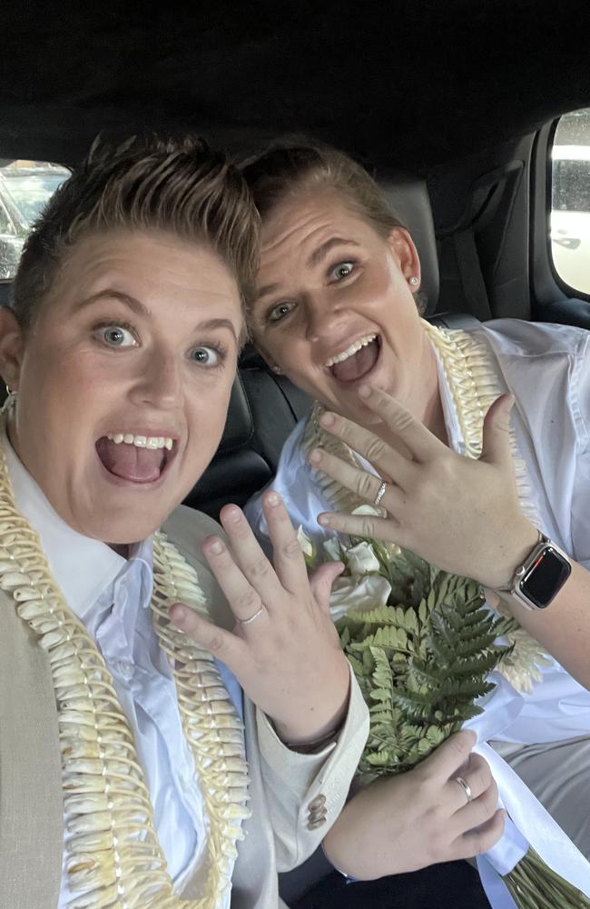 Australian cricketer Jess Jonassen eloped in Hawaii, marrying her partner Sarah Gooderham. Picture: James Edens